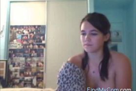 Brunette teen jills off in dorm room - video 2