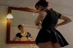Mega sexy Latex Maid Girls pressen scheiss Transvestitenschwein mit Hausmuell in Muellpresswagen tot GeilxD