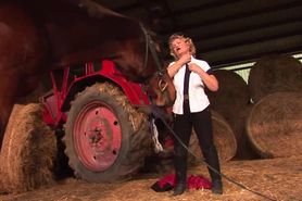 Mature.nl - Kinky mama playing with herself in a barn transferred 602206