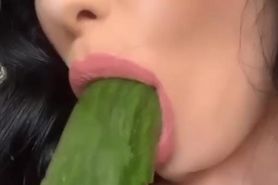 Onlyfans model sucks HUGE cucumber