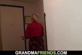 Granny Offers her old Pussy