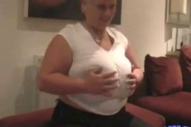 Huge Boobs Mature Woman - video 1