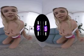 TmwVRnet.com - Selvagia - Hot Blonde Twerks Her Naked Ass