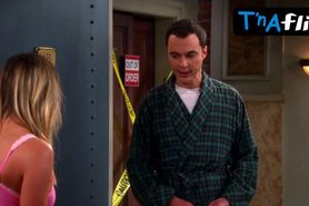 Kaley Cuoco Sexy Scene  in The Big Bang Theory