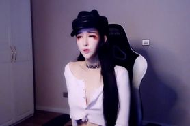 Da_Mi plays natural tits live sex chat with grandfather