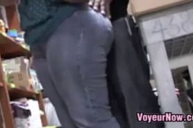 Ebony Booty In Tight Jeans