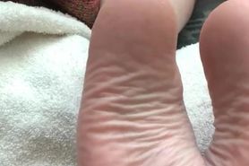 Cum on her soles with a big nut!!!