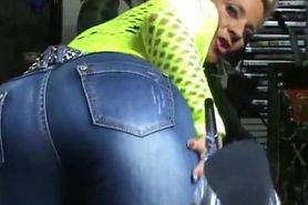 Mature milf showing her amazing ass