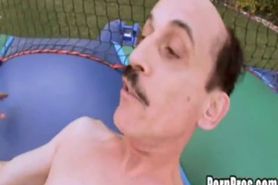 Old dude fucks y0ung pussy on lawn