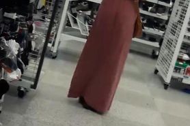 No Underwear Muslim Girl Jiggling Her Big Ass in public