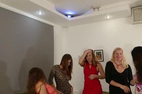 Mature.nl - Five horny women have a sexparty and we're all invited to watch.