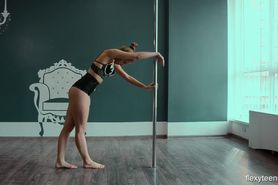 Young Yanna Kokx does seductive gymnastics - video 1