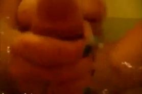 GF gives handjob in tub and gets fucked