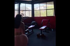 Gaby Castillo culona y tetona en el gym marcando pezones HD