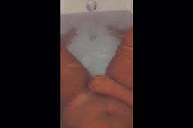 I fucked my pussy and came while in my bath