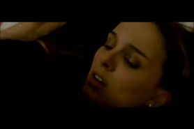 Natalie Portman and Mila Kunis getting it on - video 1