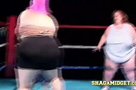 Sapphic sumo wrestlers strip during fight