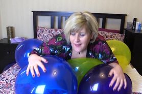 Big Tit Mature Balloon Popping Fetish Fun!