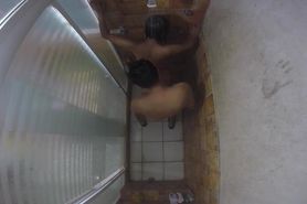 camara espia / cogiendo en la ducha con mi amiga culona / tk69