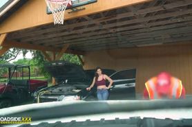Roadside - Latina wife has sex with her mechanic outside