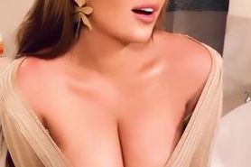 Jenni Neidhart Makes You Cum With Her Super Juicy Cleavage