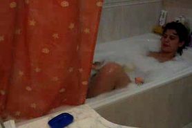Portuguese Woman - Tuga - cums in the bath