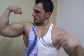 MUSCLEWORSHIPPING_BODYBUILDERS_-_really_hot_muscleworship_-_ppirtS_cigaM_FF