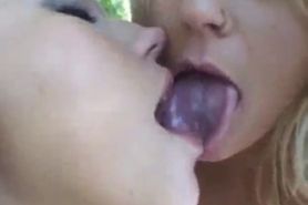Nice cum swap - Kissing girls~1