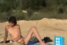 Beach-nudist