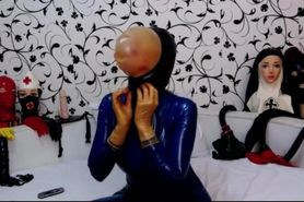 Breathplay in Latex Catsuit