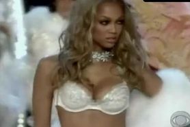 Tyra Banks Sexy Scene  in Victoria'S Secret Fashion Show 2005
