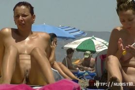 A voracious voyeur loves making videos on the nude beach - video 1