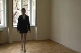 Real Estate Egent Pees Her Pants During Home Tour