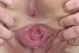 Hot brunette has a gaping pussy - video 1