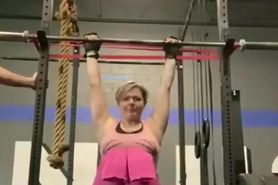 DAK amputee woman at gym