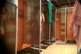 Video peeping in the womens shower10226