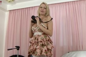 Cute UK Milf Amber Jayne gets dirty with a camera!