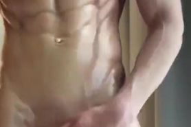 Guy with unbelievable body jerks off big cock