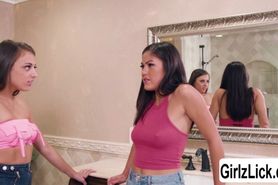 Kendra Spade and Gia Derza love licking their wet pussy in the bathroom