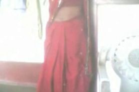 Hot Indian Aunty adjust her Saree & Show her Boobs to her BF