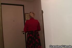 Old Granny Offers her Pussy as a Payt