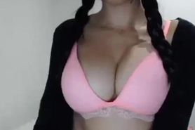 girl show tits in cam
