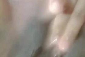 Morena masturbandose para el amigo en cuarentena