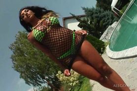 Sex bomb working her pussy and tits in close-ups outdoor - video 1