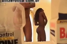 Hot Ebony passes oil in the body in front of mirror