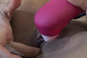 Oh my god! I came so fucking rough with my new vibrator and dildo
