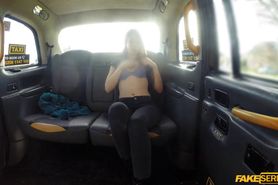 Petite teen Lilyan Red rides taxi and gets fucked in missionary