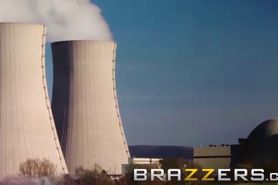 Brazzers - Trina Michaels & Johnny Sins - Nuclear Boobs To The Rescue