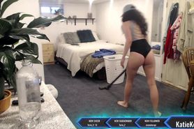 Twitch Streamer KatieKeyBlade Booty Show While Cleaning Video