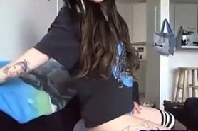 Sexy emo teen in glasses makes her pussy cum